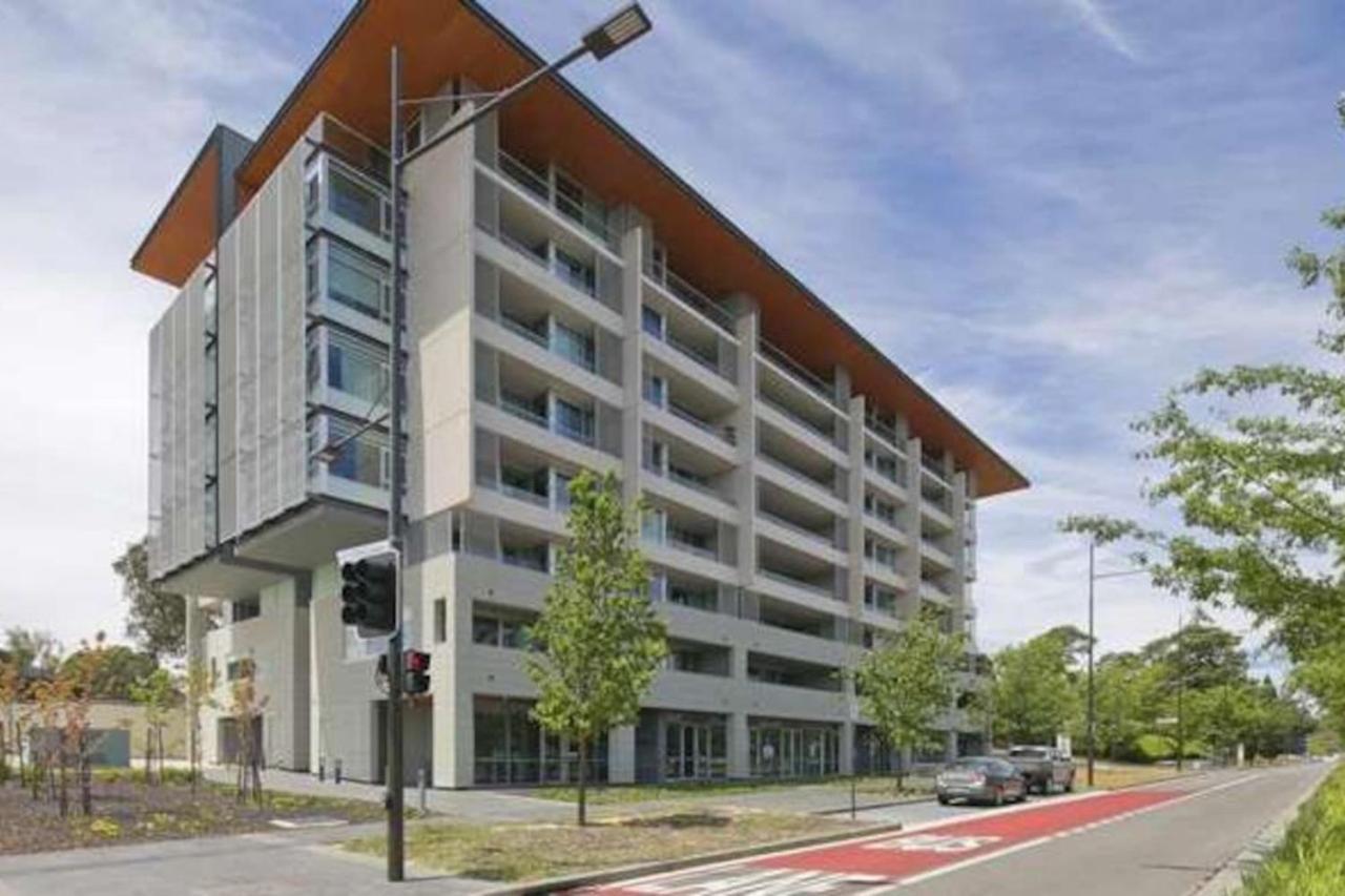 Homely Modern Apt By Lake Between City And Russell Canberra Kültér fotó